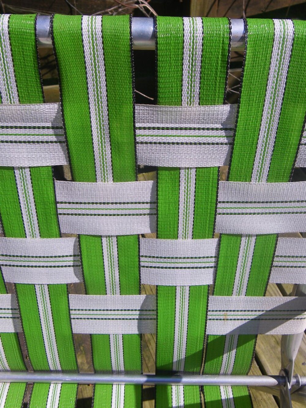 2 Vintage Lightweight Aluminum Folding Webbed Beach Lawn Chair Green-White-Black - Picture 3 of 7